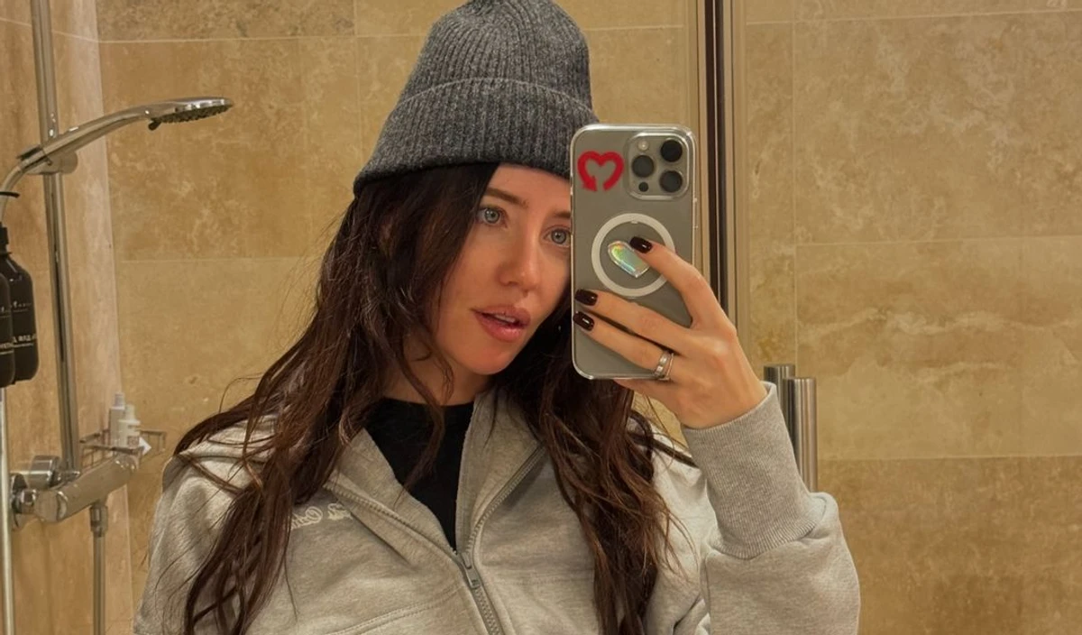 Надя Дорофєєва позує для фото