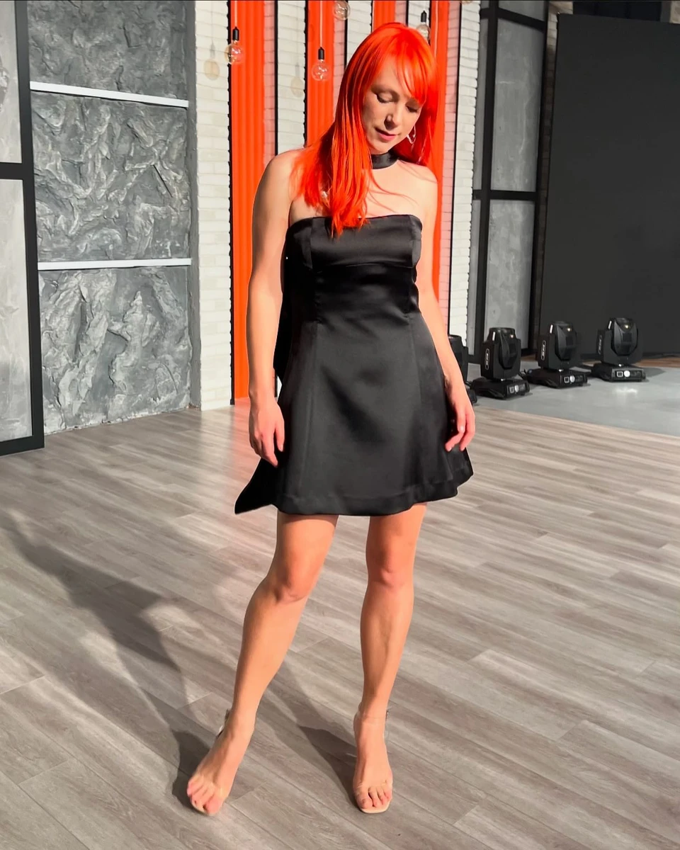 Тарабарова у сукні - фото в повний зріст