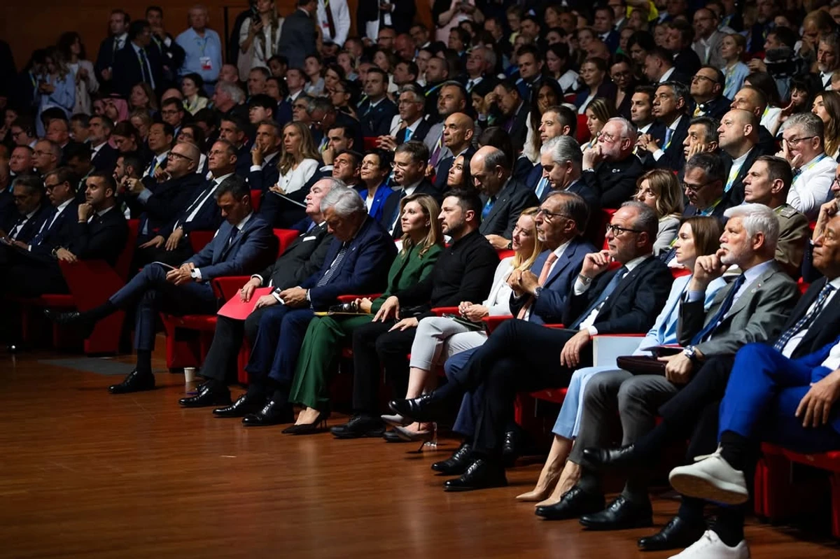 Олена Зеленська повторила вихід у зеленому костюмі в Італії