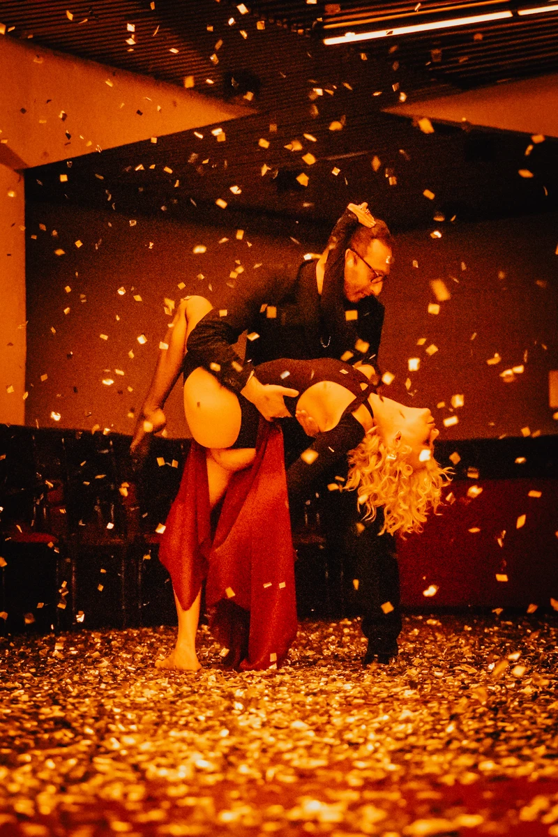 Крупін і Кондратенко танцюють у кліпі