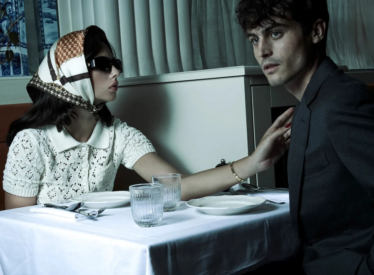 Дева Кассель разом з актором колегою попозувала для журналу