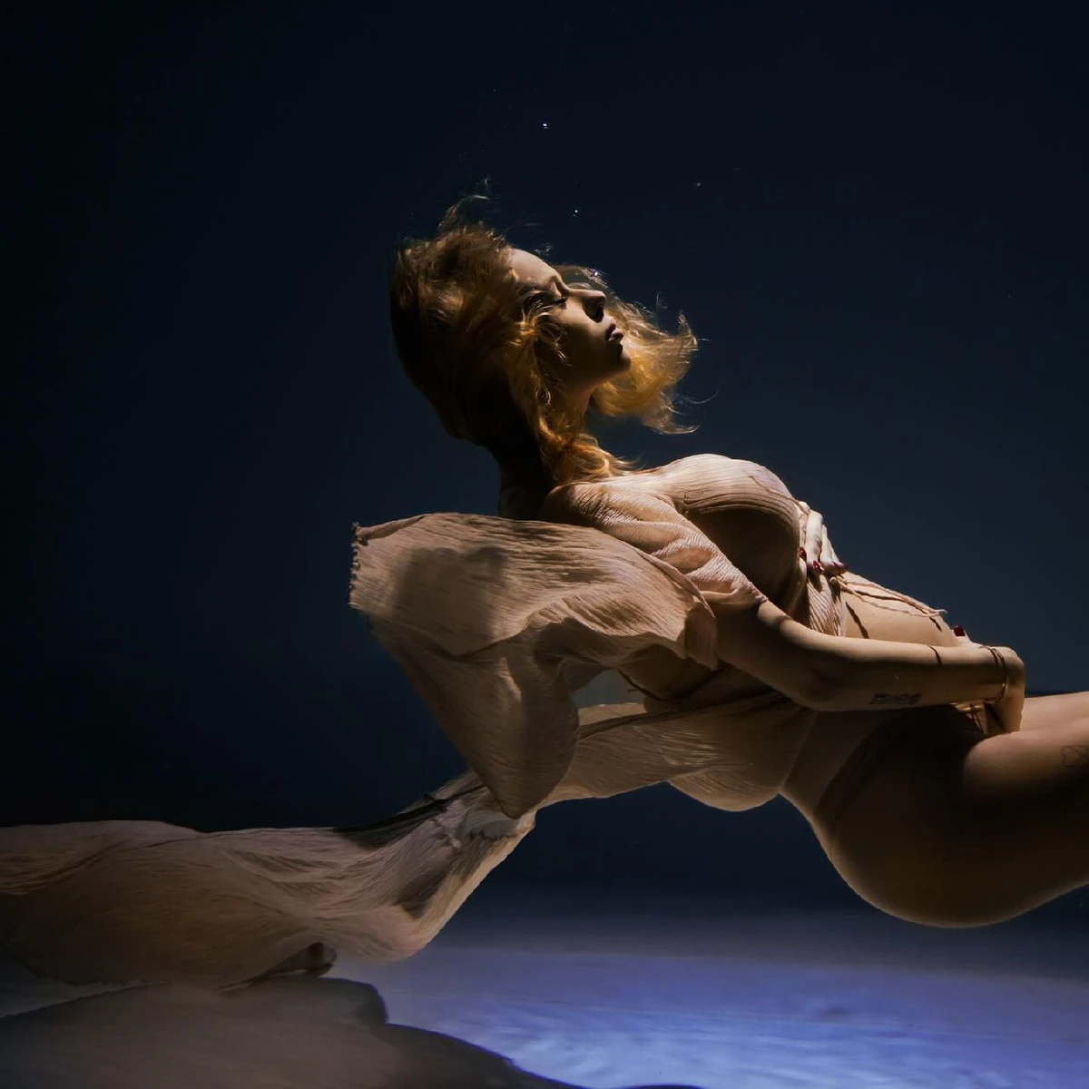 Майбутня мама захотіла красивих фото під водою