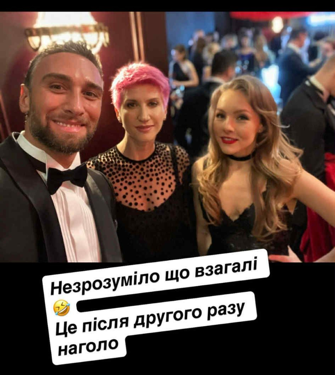 Аніта Луценко з рожевим волоссям