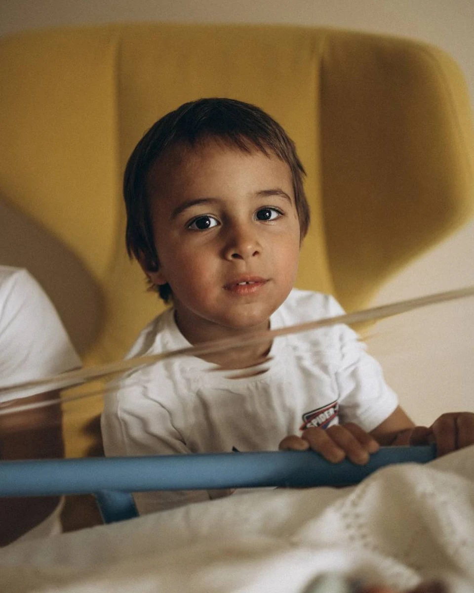 Портретні фото середнього сина співачки