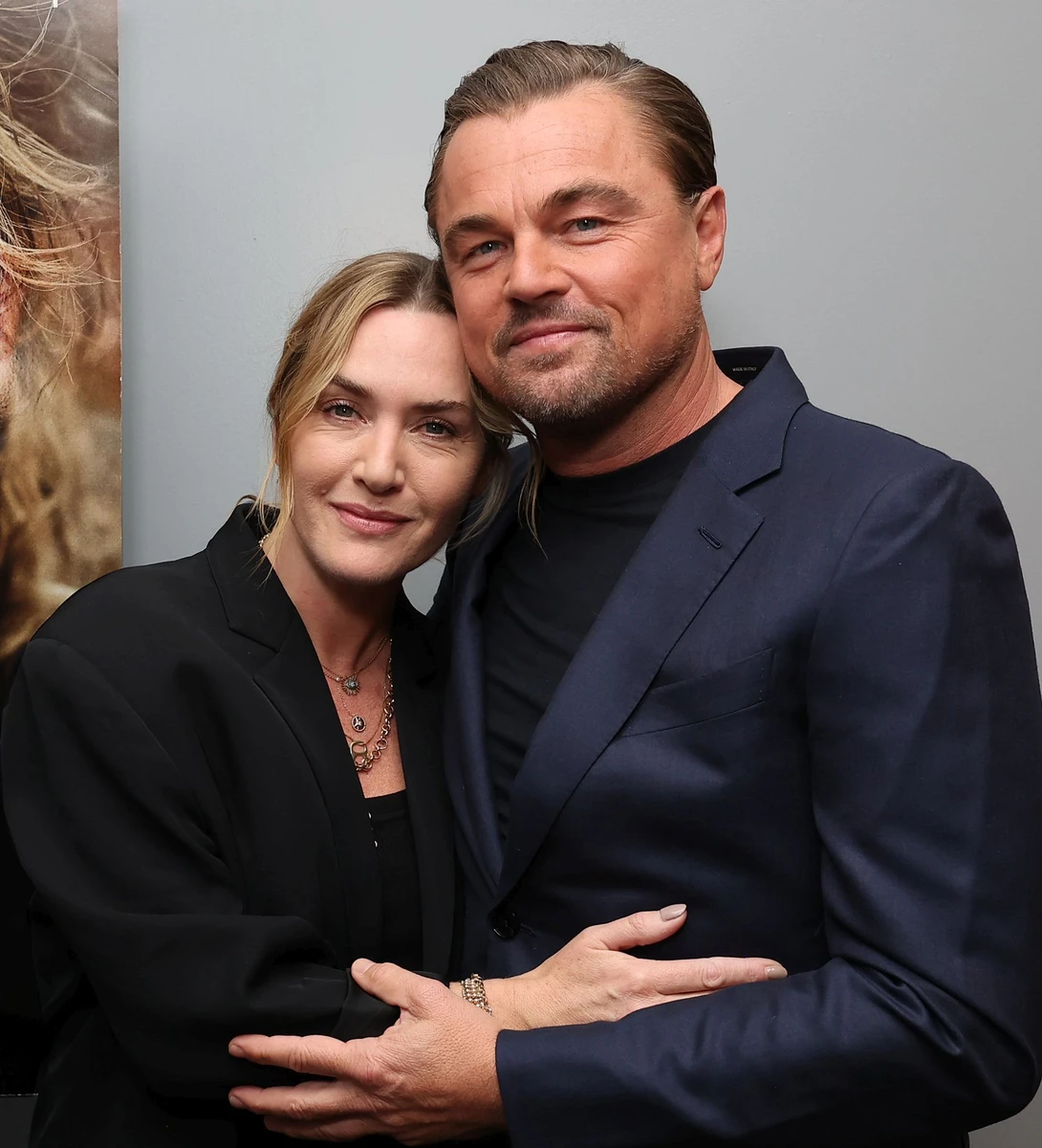 ДіКапріо обіймає Вінслет