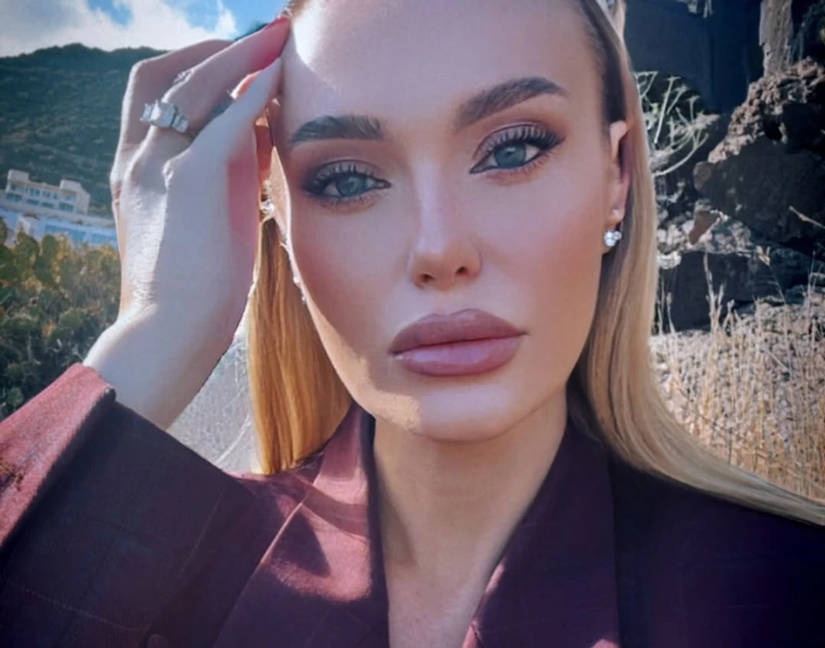 Слава Камінська - портретне фото