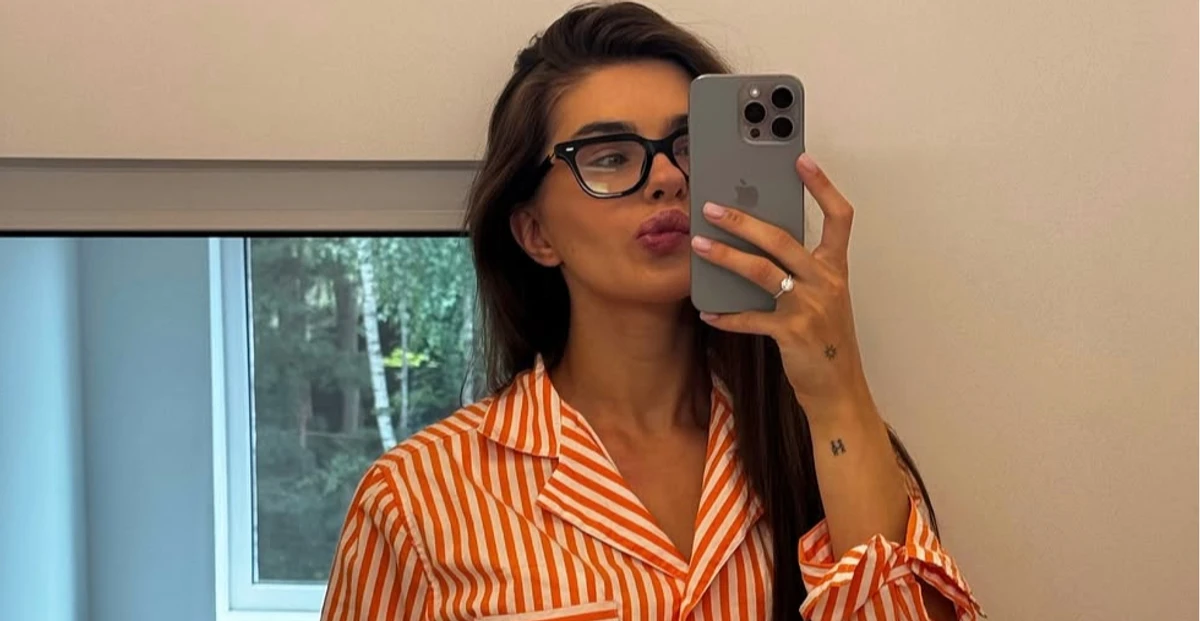 Дружина Остапчука топлес похизувалася струнким тілом у трусиках