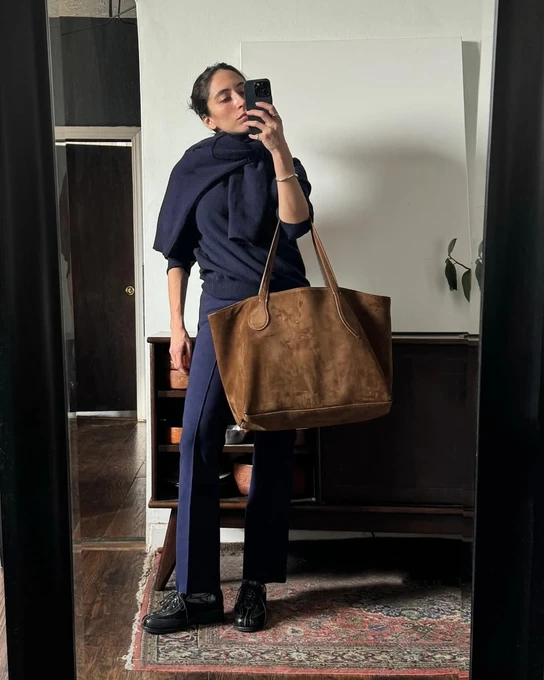 Образ із светром замість шарфу