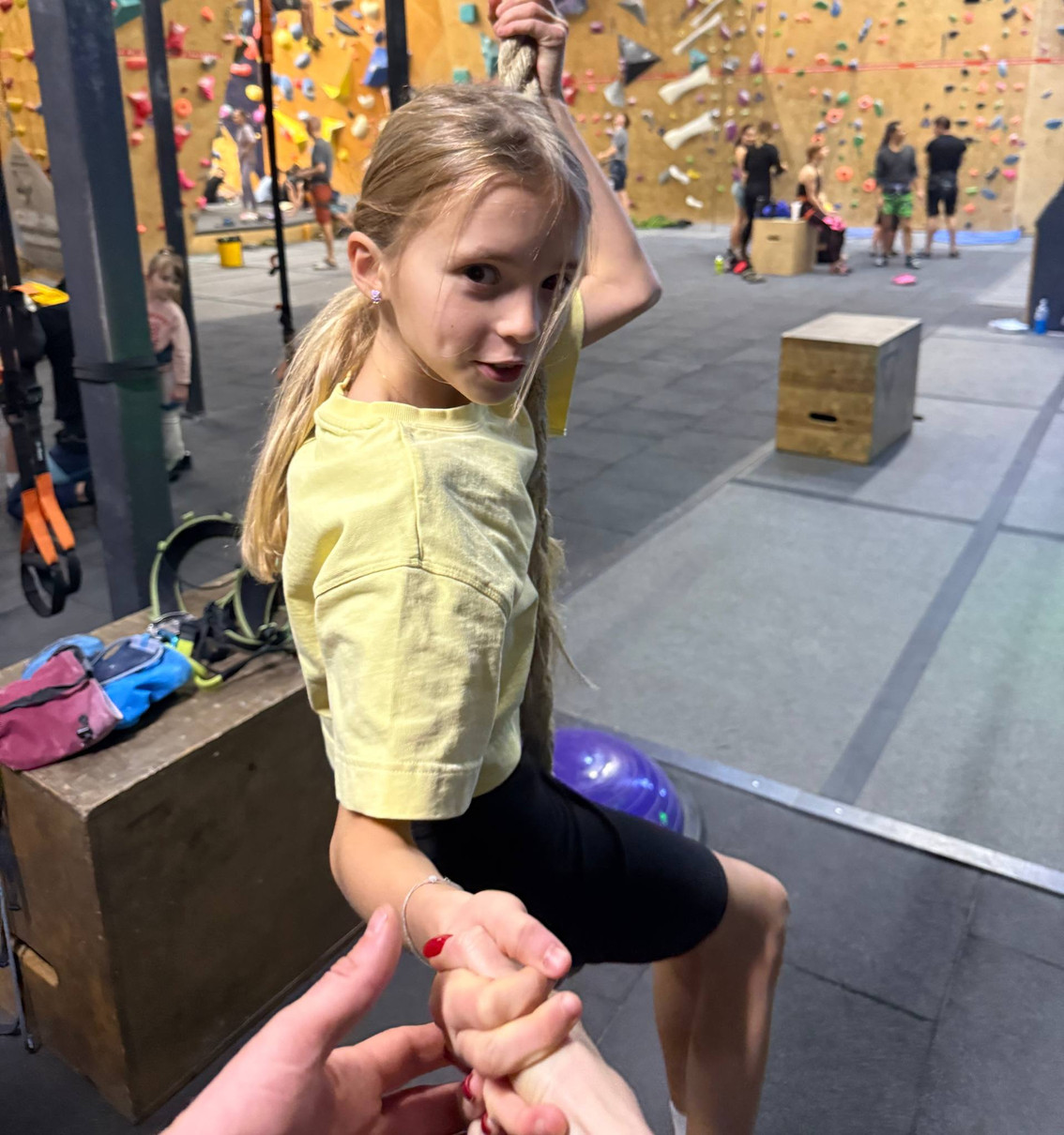 Надя Дорофєєва показалася з дочкою Кацуріна на спорті