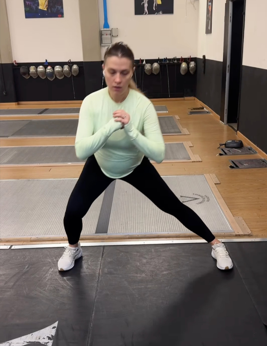 Вагітна Ольга Харлан поділилася корисною розминкою