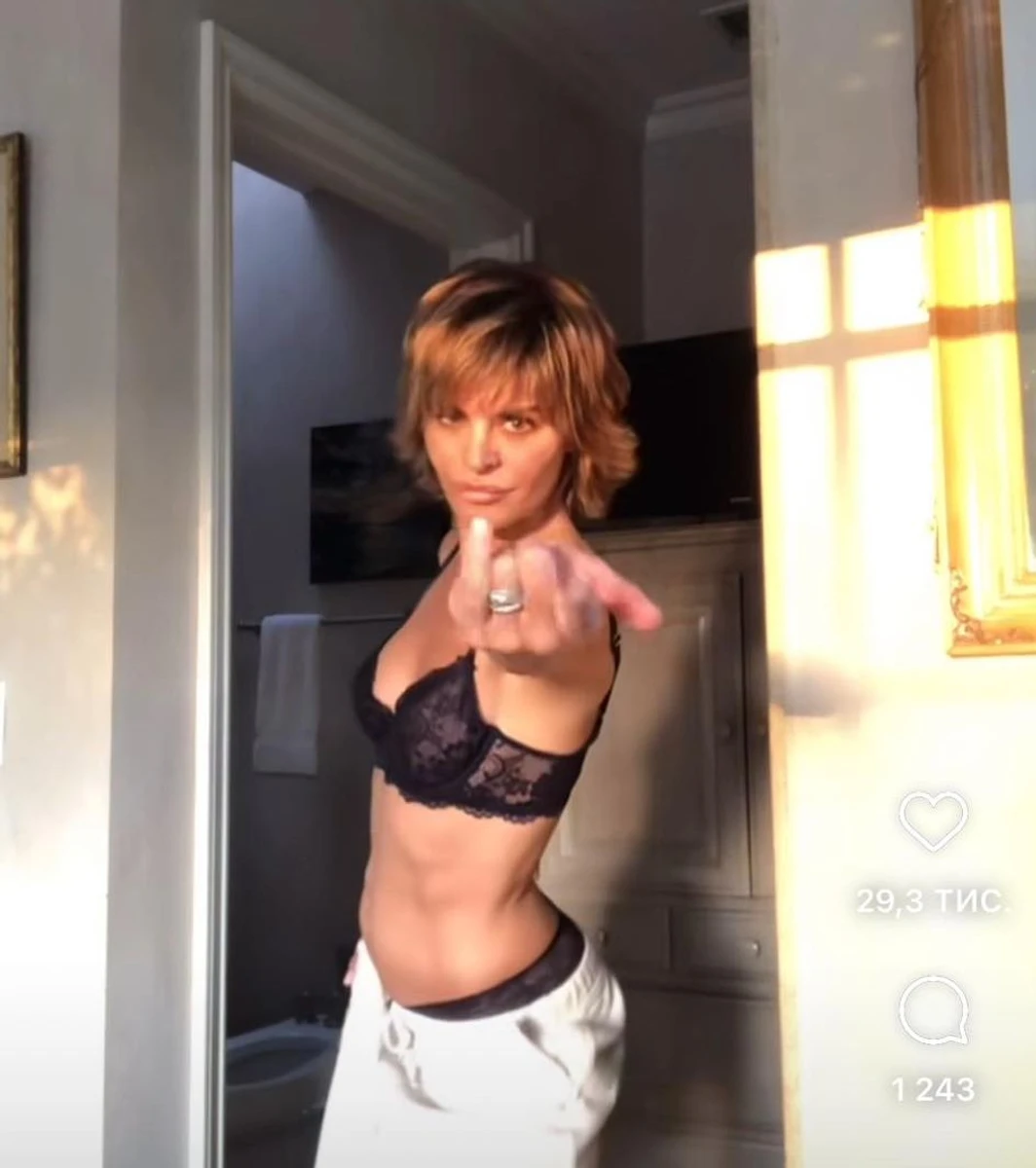 Танцюй зі мною!, - ніби каже нам Ліза 