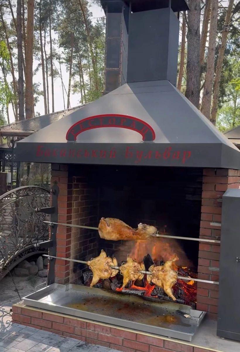 Судячи з цих фото, святкували із розмахом