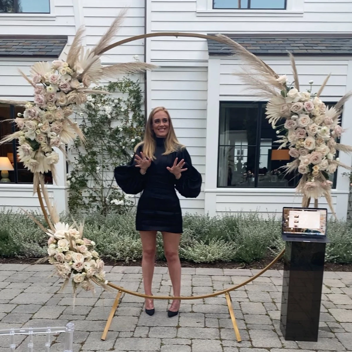 А ця світлина шокувала усіх прихильників - чи впізнаєте тут Адель до та після схуднення?