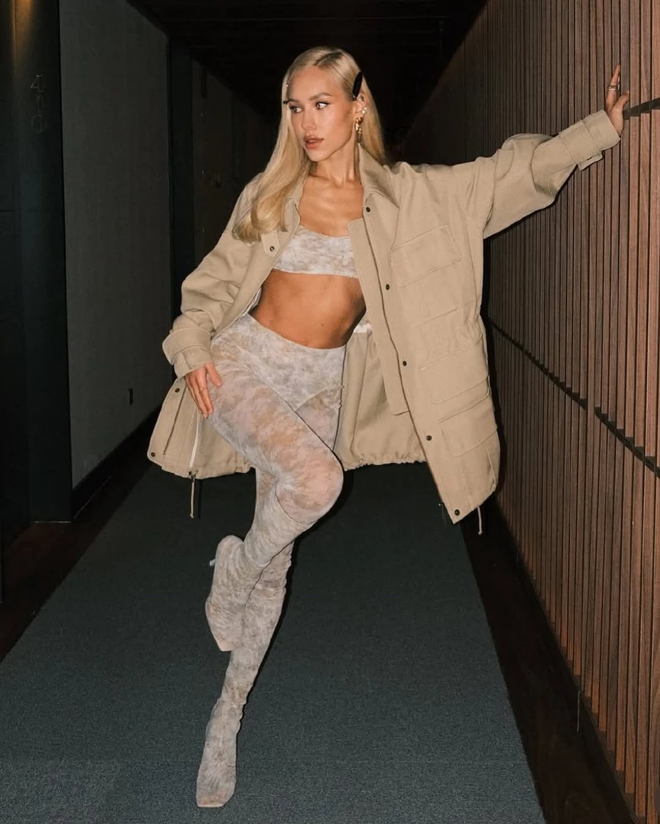 Квіткова в одягу Сільченко