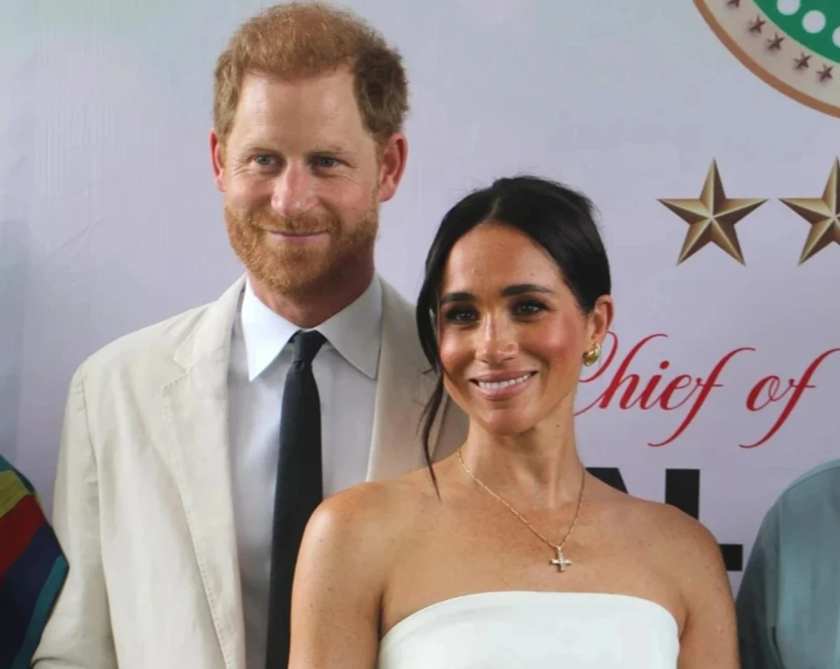 Принц Гаррі та Меган Маркл позують для фото