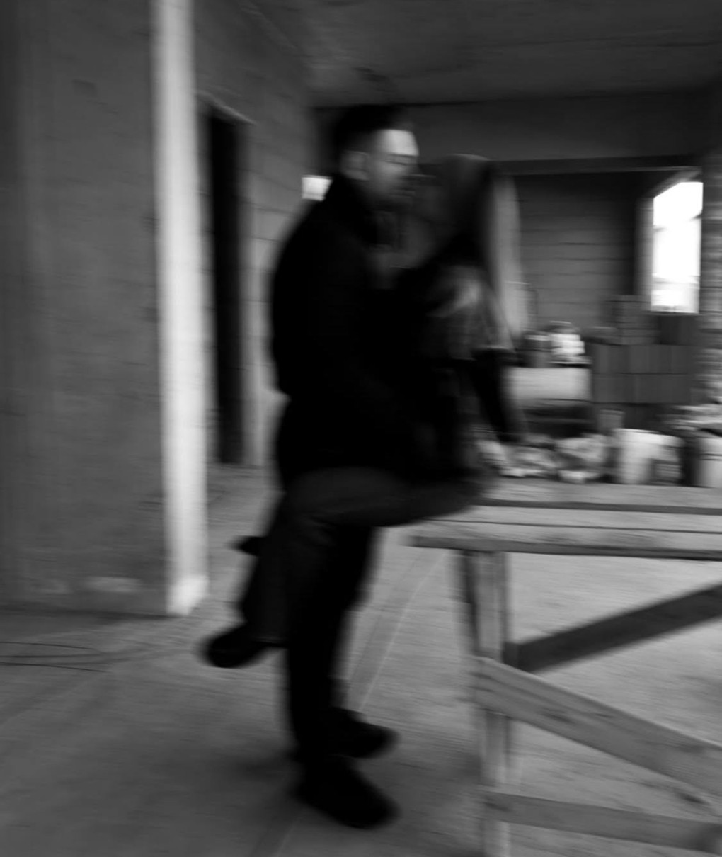 Саша Бо з чоловіком поцілувалися у своєму новому будинку