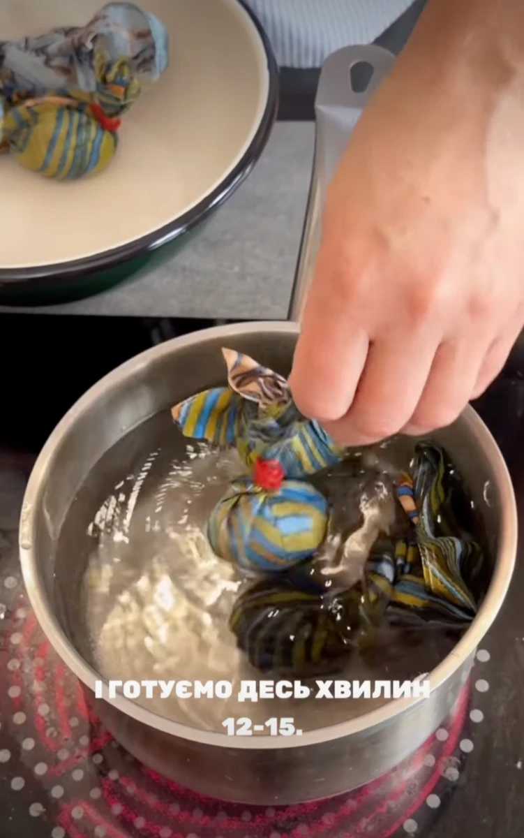 Євген Клопотенко показав, як створити візерунок на крашанках