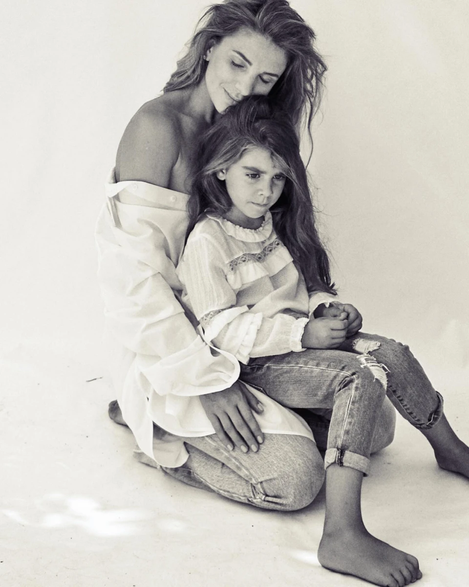 Також знайшлося місце й архівним фото