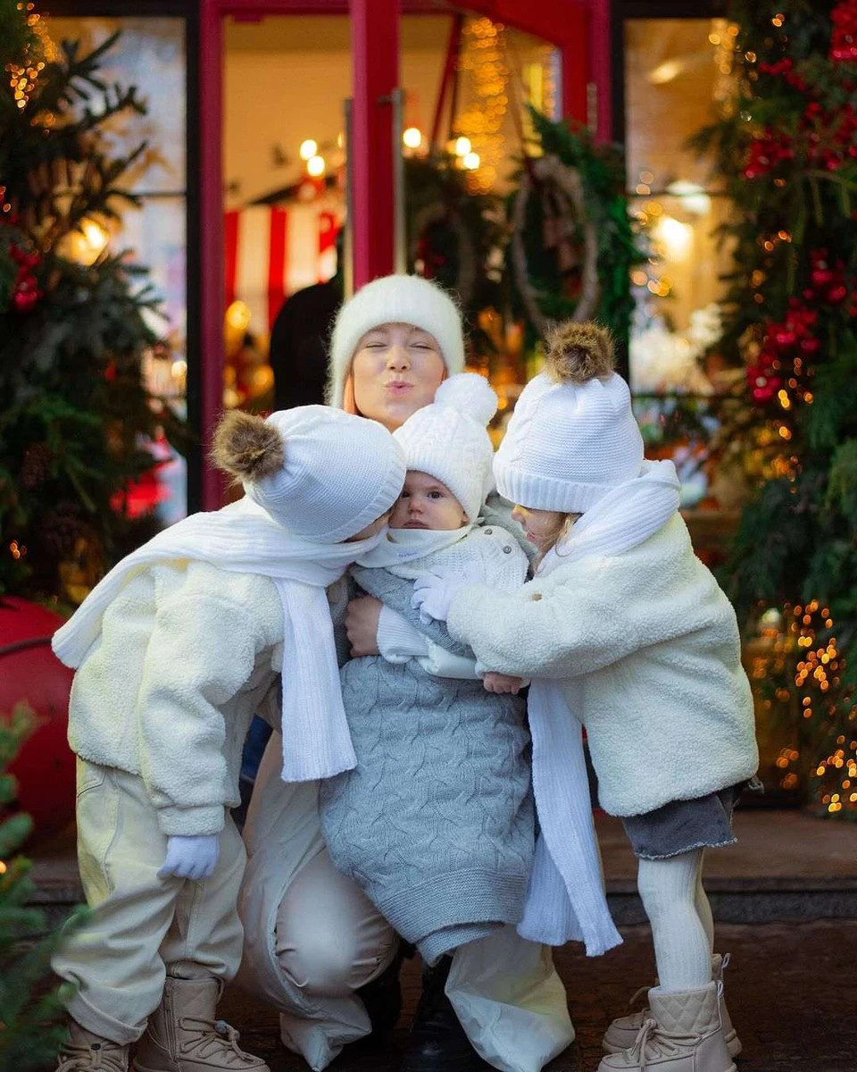 Світлана, Іван, Марія і дуже серйозна крихітка Поліна