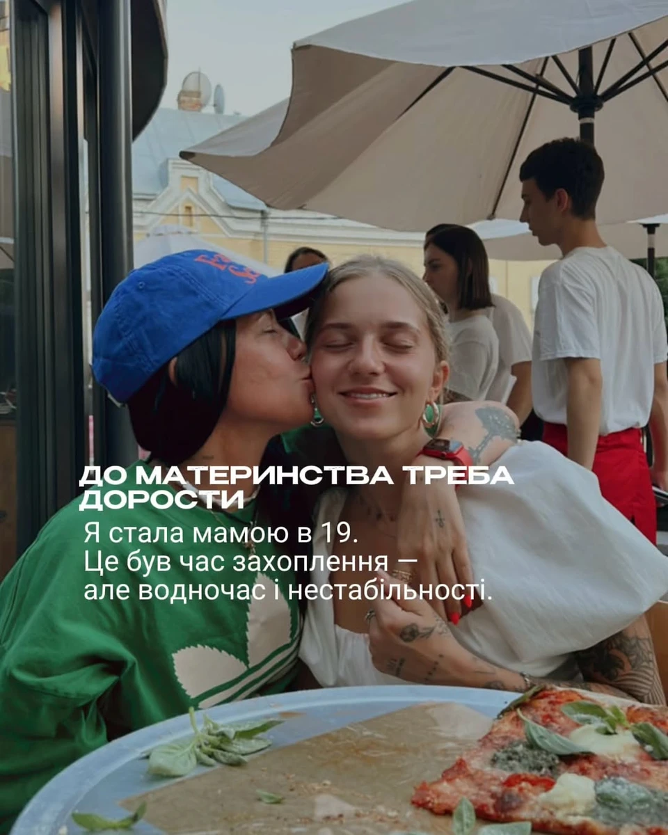 Ірина Горова цілує доньку і щічку