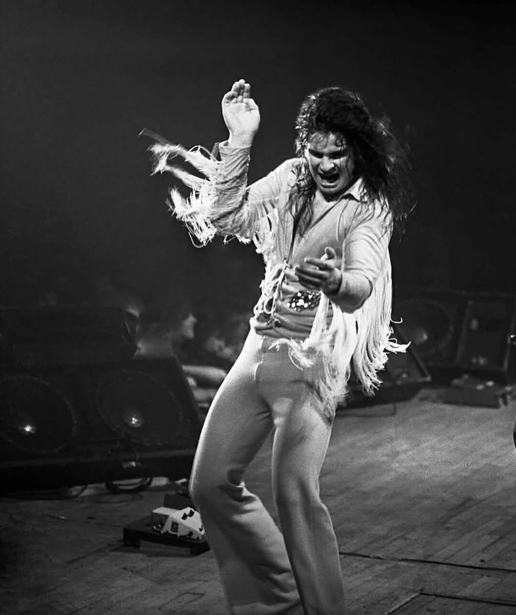 Молодий Оззі Осборн на концерті