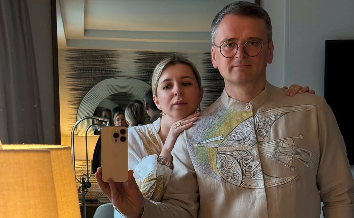 Дмитро Кулеба та Світлана Павелецька роблять селфі