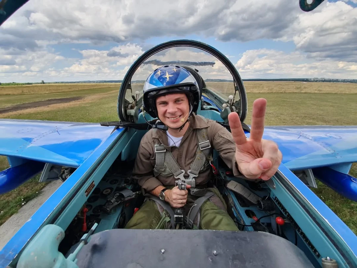 Дмитро Комаров пілот