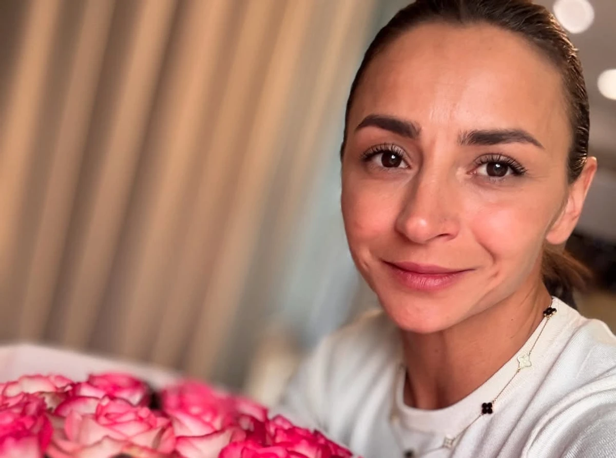 Ілона Гвоздьова робить селфі