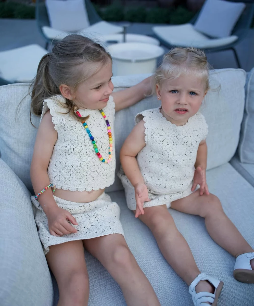 Олександр Зінченко замилував фото своїх дочок в ніжних луках