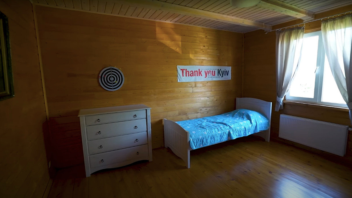 Марічка Падалко показала кімнату свого сина на дачі