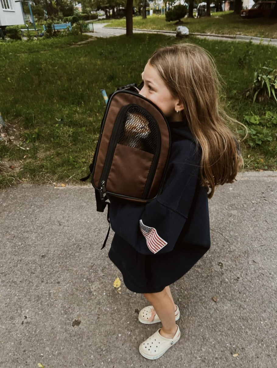 Старша дочка Фреймут показалася на відпочинку з сестрою в Україні