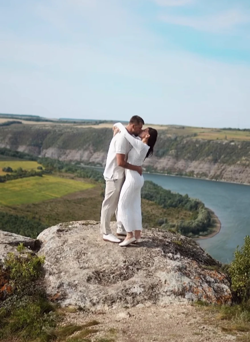 Марина Бех розповіла, що вагітна першою дитиною і показала животик