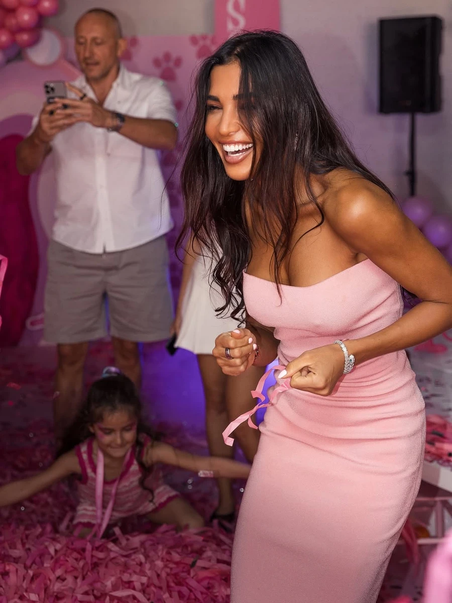 Санта Дімопулос показалася з колишнім на 6-річчі дочки