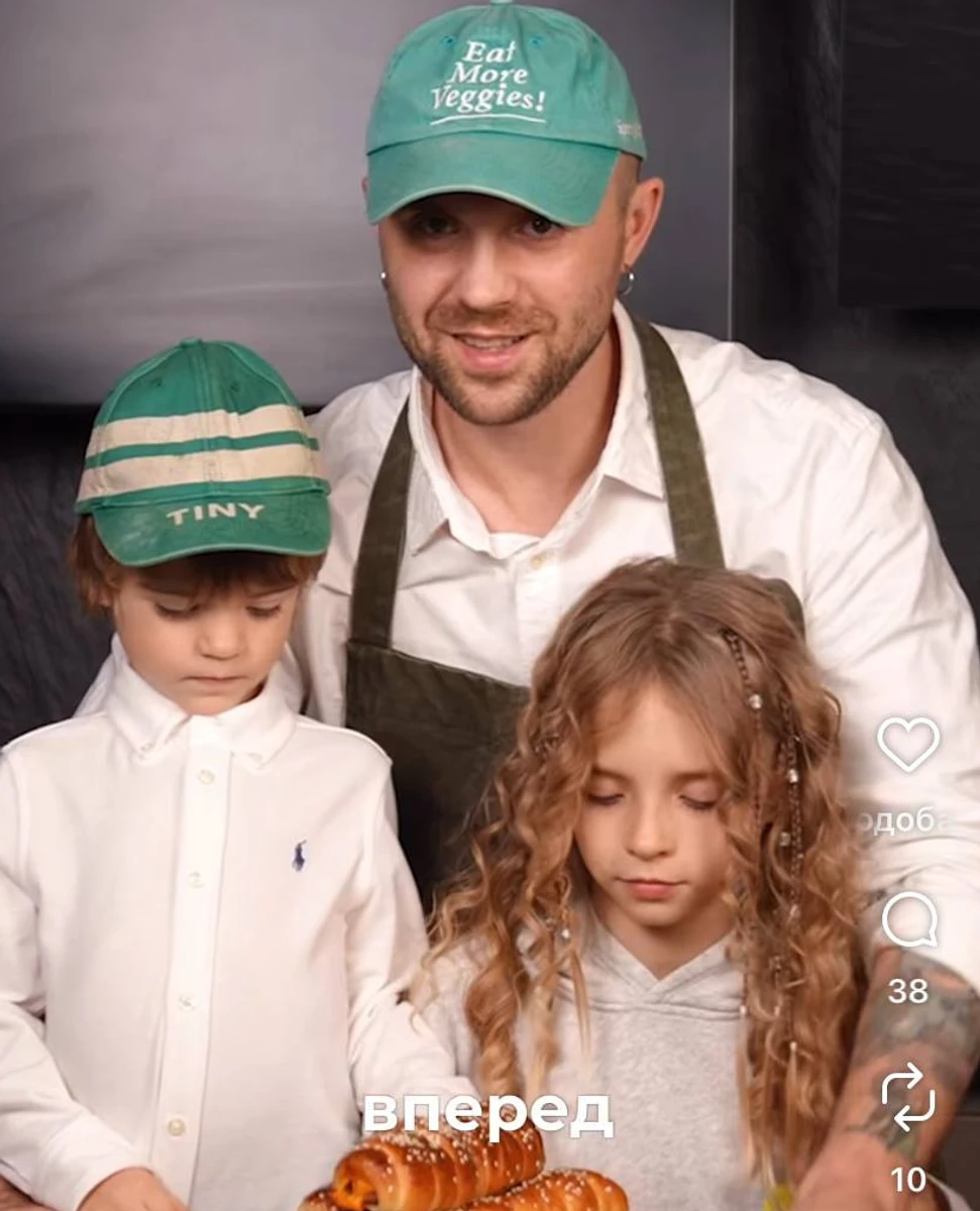 Кацурін навчив готувати сосиску в тісті