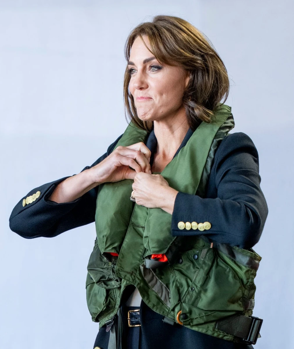 Принцеса Кетрін рішучо взялася опановувати рятувальний жилет