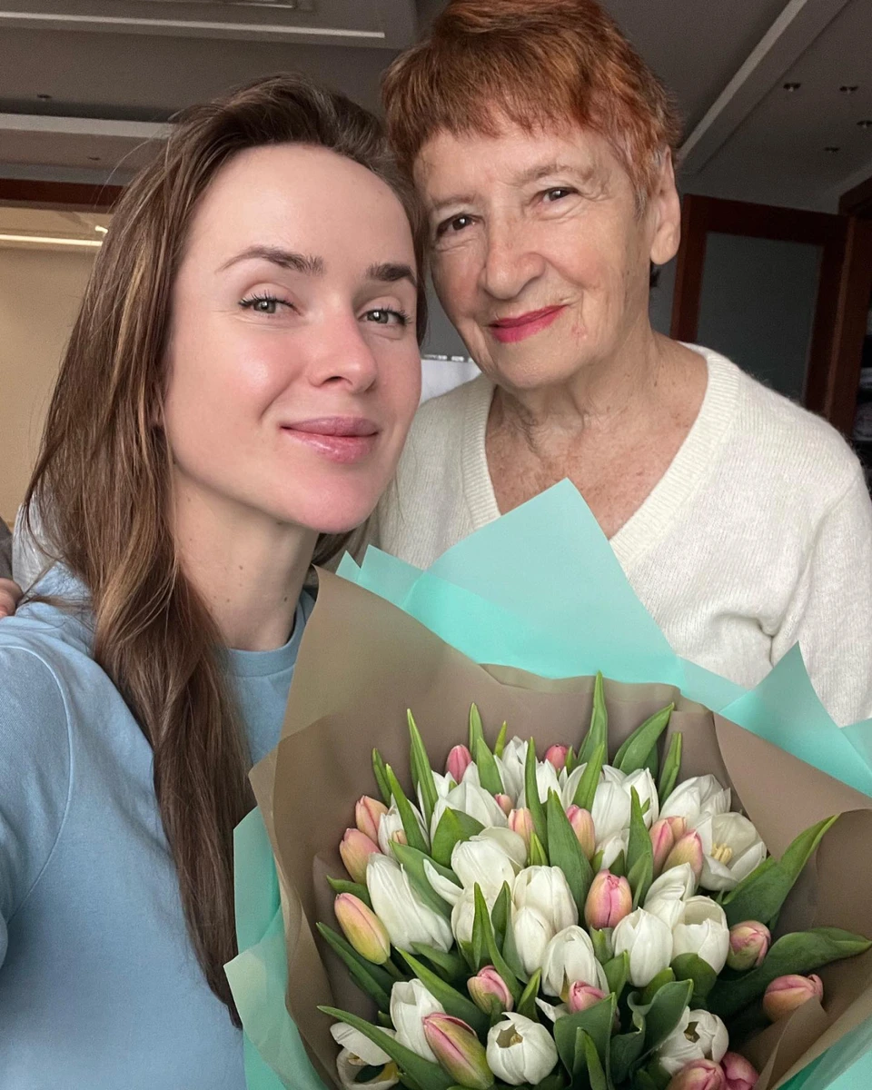 Еліна приїхала на день народження до бабусі