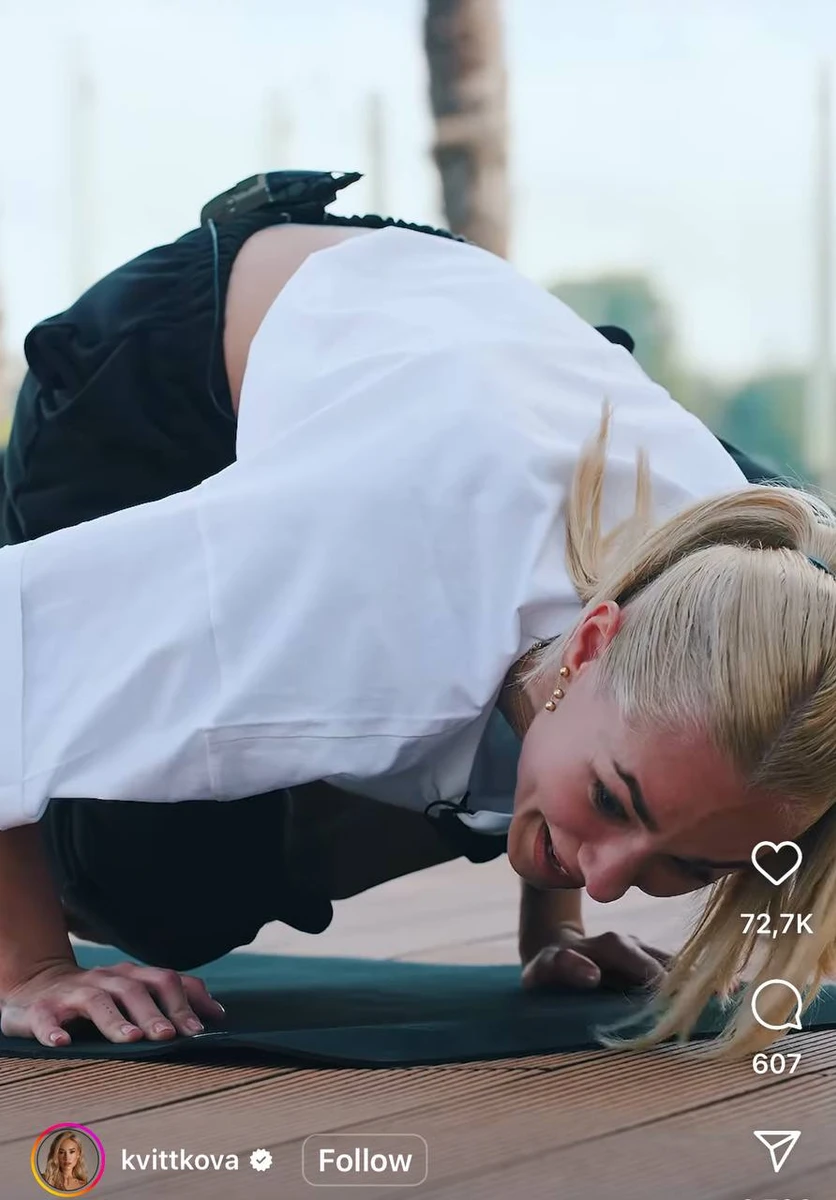 Квіткова в йога-позах