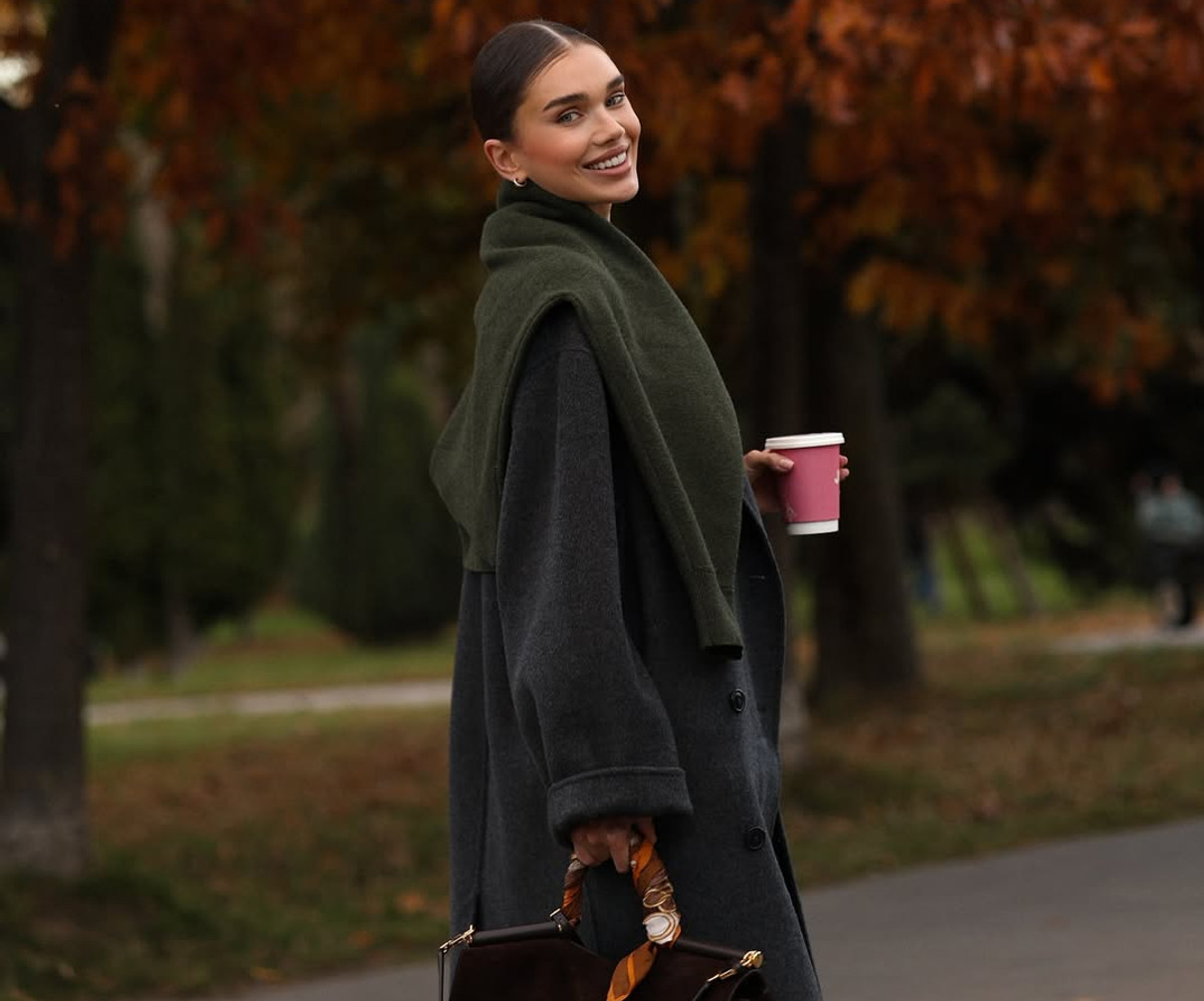 Я не втекла від себе – я подбала про себе. Не щоб сподобатись комусь, а щоб щодня дивитись у дзеркало з любов'ю, а не компромісом. І так, мене дивує, наскільки людей хвилює чужа зовнішність. Деколи це навіть виходить за рамки мого розуміння цього світу: злість, ненависть, тонна бруду через МІЙ ВИБІР, який стосується виключно мене