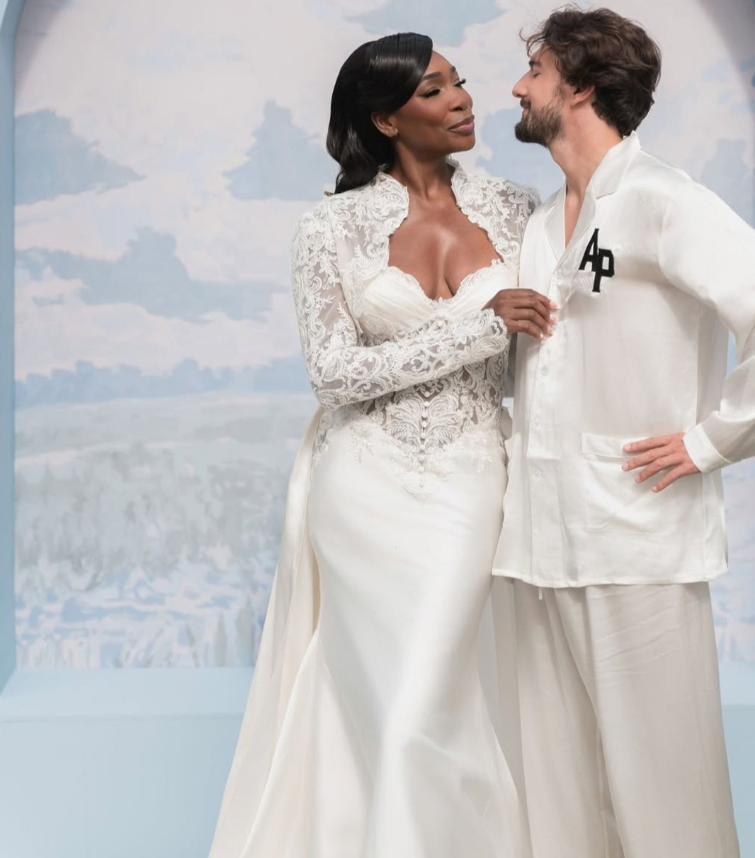 Вінус Вільямс у весільній сукні попозувала з чоловіком