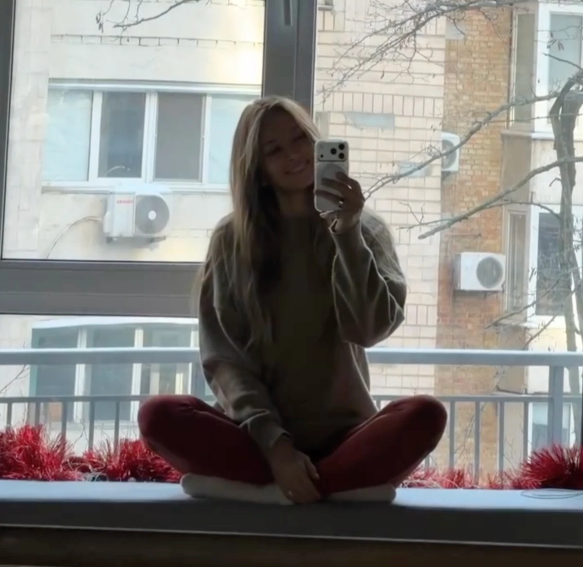 Віра Брежнєва у лосинах зазнімкувалася в спортзалі на тренуванні