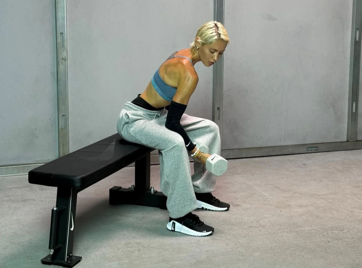 Донька Джуда Лоу похвалилася модельним тілом з гантелею в руках