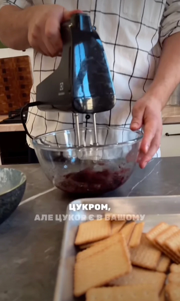 Євген Клопотенко показав, як зробити верхівку для паски