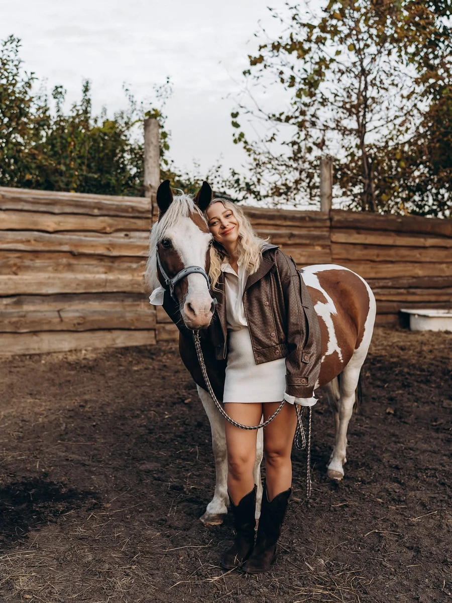 Катерина Репяхова показала фото у міні