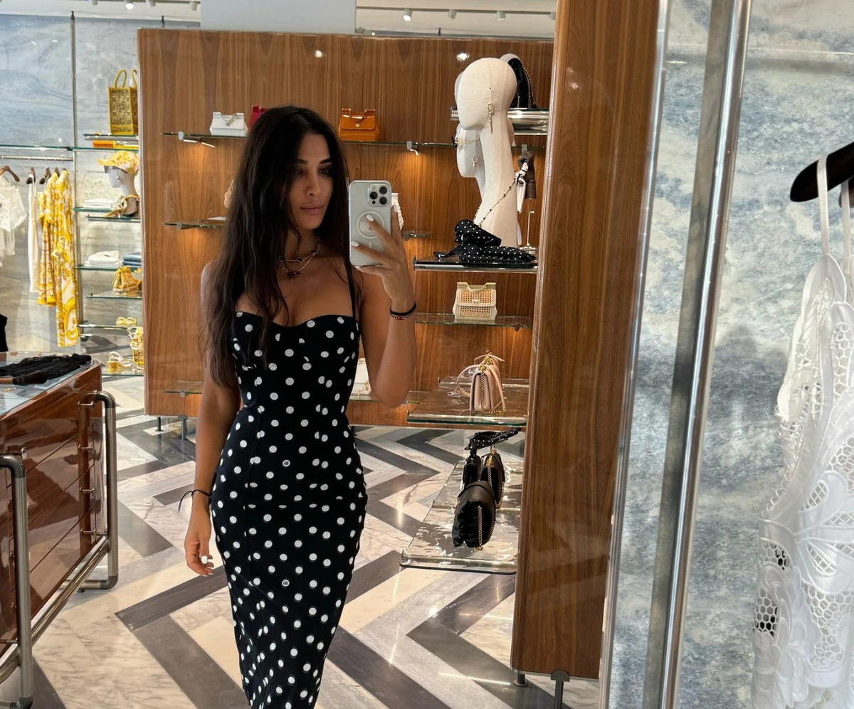 Санта Дімопулос в сукні