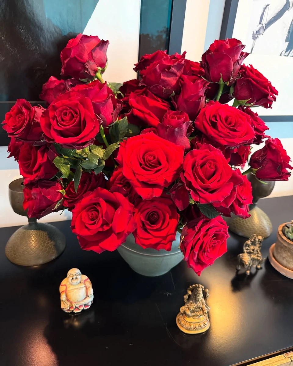 Дженніфер Еністон похизувалася букетом троянд