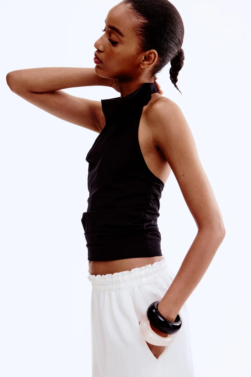 Топ з відкритою спиною