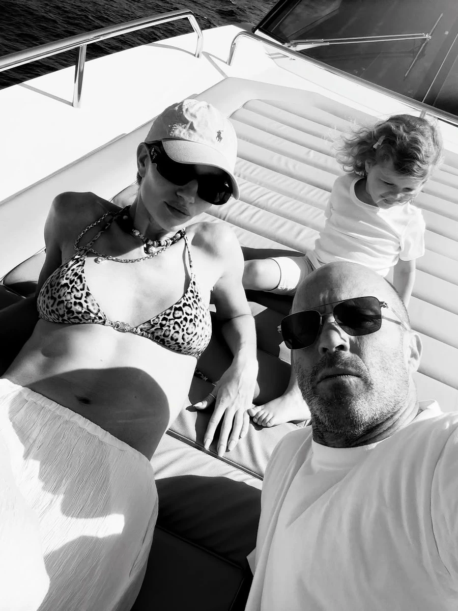 Джейсон Стейтем наробив фото з родиною