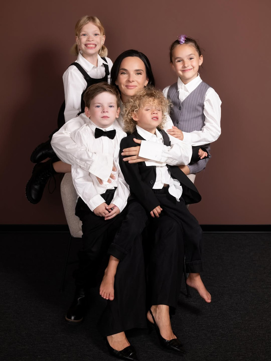 Інна Мірошниченко з дітьми на фото