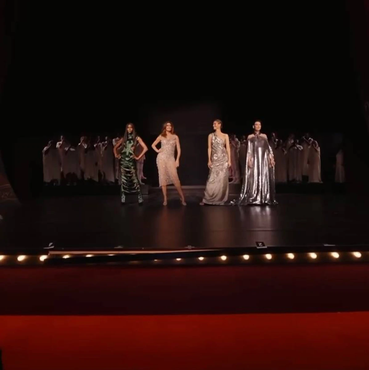 Легендарні супермоделі 90-х знову разом