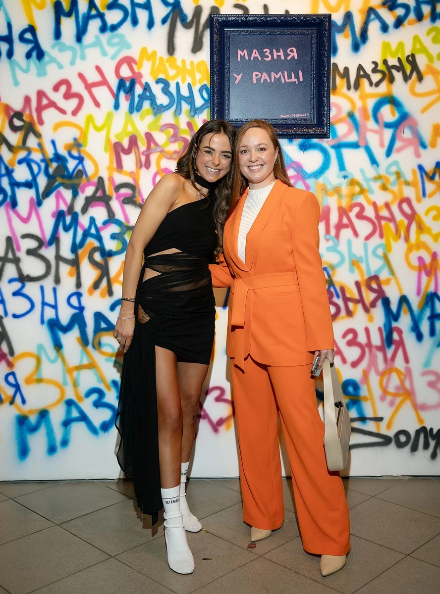 Авторка проєкту Шукай Юлія Бевзенко прийшла привітати Соню з відкриттям 